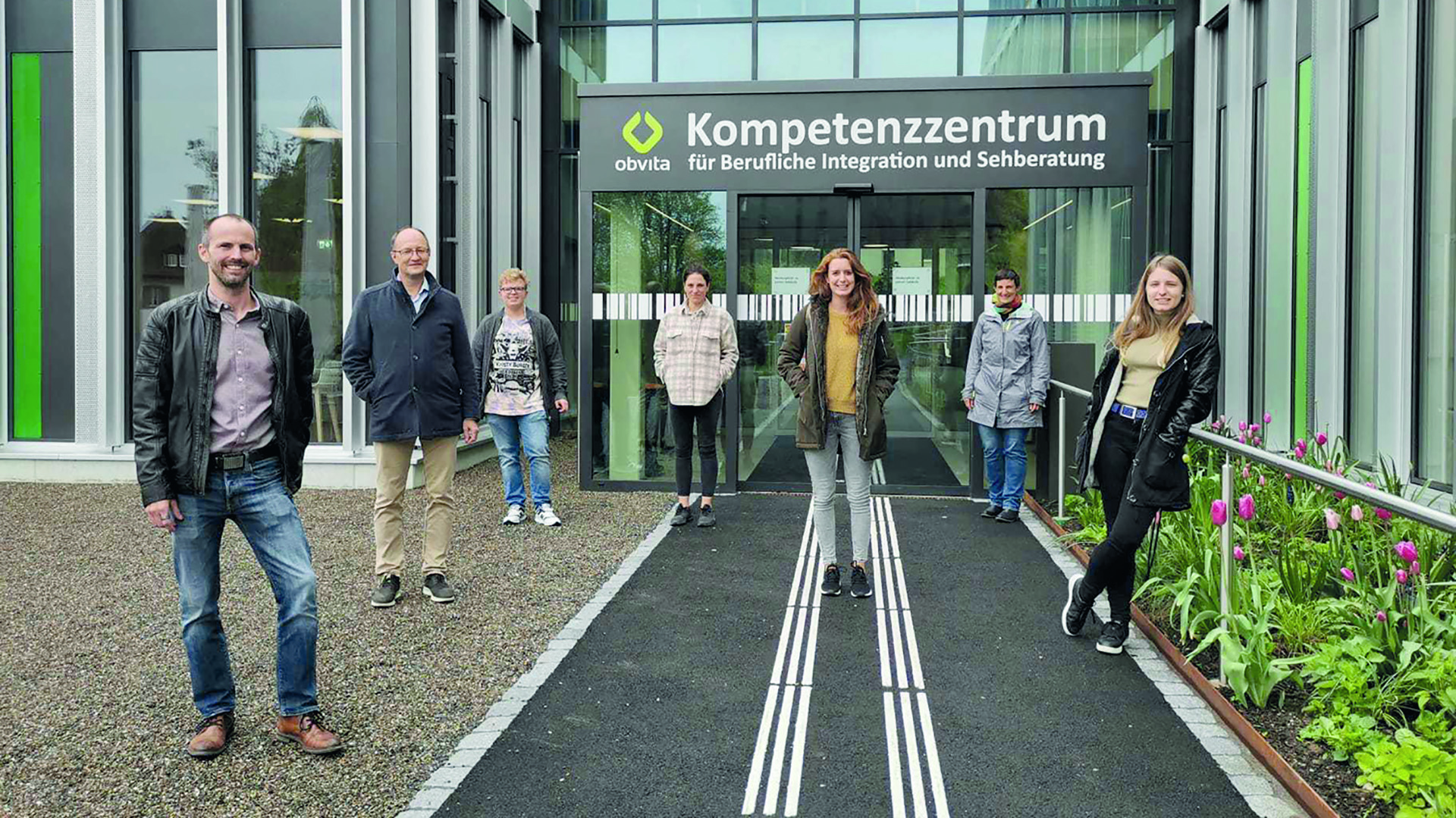 Gruppenbild Restwert-Team von links nach rechts: Micha Stäheli, Ivo Ledergerber, Tim Busslinger, Katrin Di Lena, Selina Stoll, Verantwortliche Schulung, Grundlagenwerk Olten, Eva Gallo und Andrea Studer, Lernende Grundlagenwerk Olten.