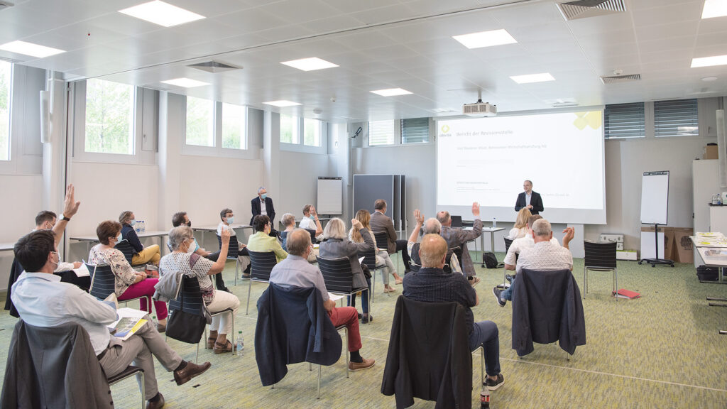 Einblick in die Mitgliederversammlung 2021: Es wurde fleissig abgestimmt.