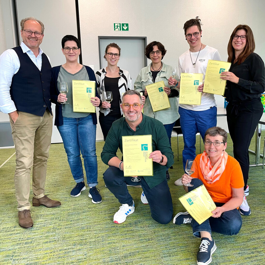 Gruppenbild SO-Coaches mit Diplom