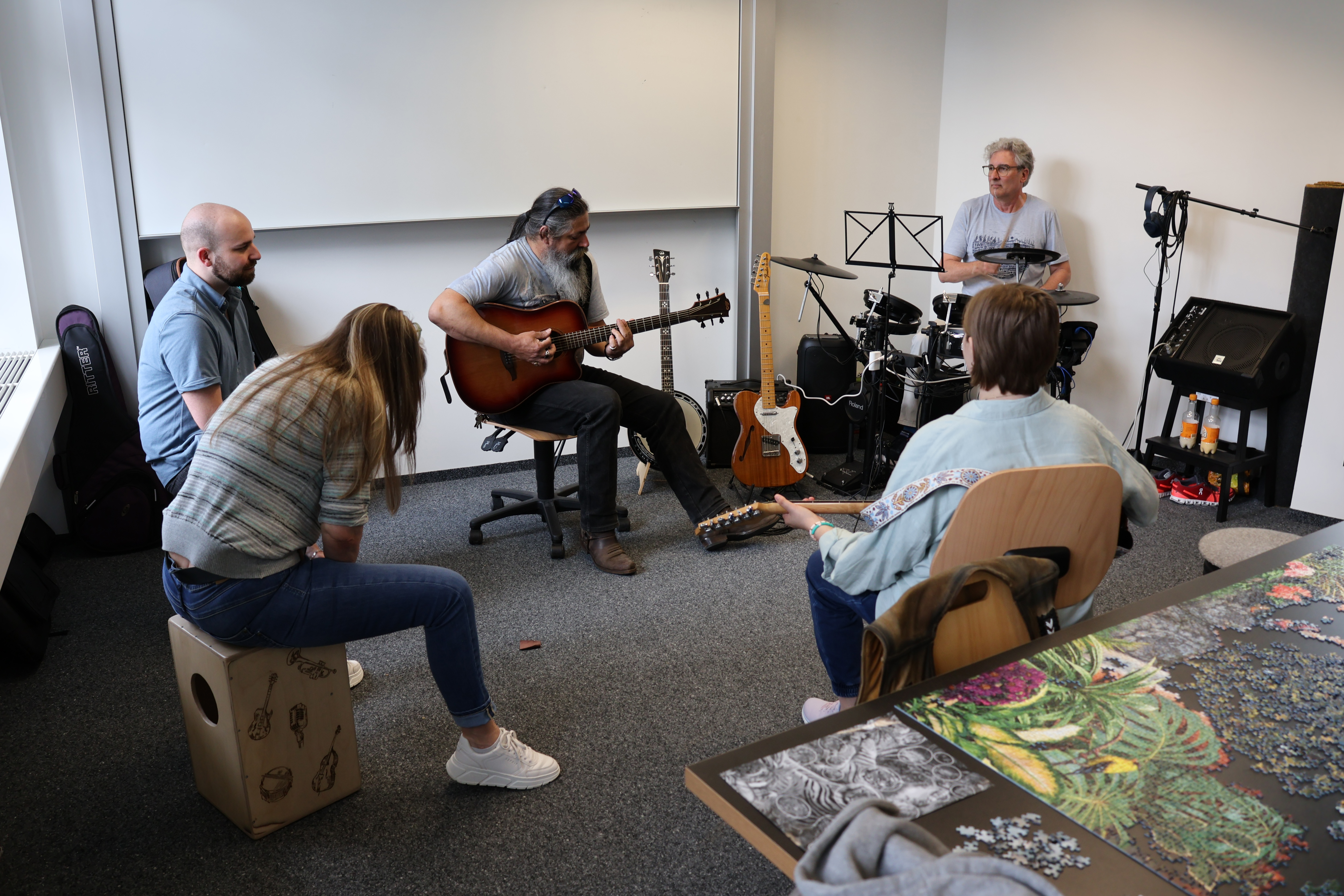 Die "Tageszentrums-Band" in Aktion.