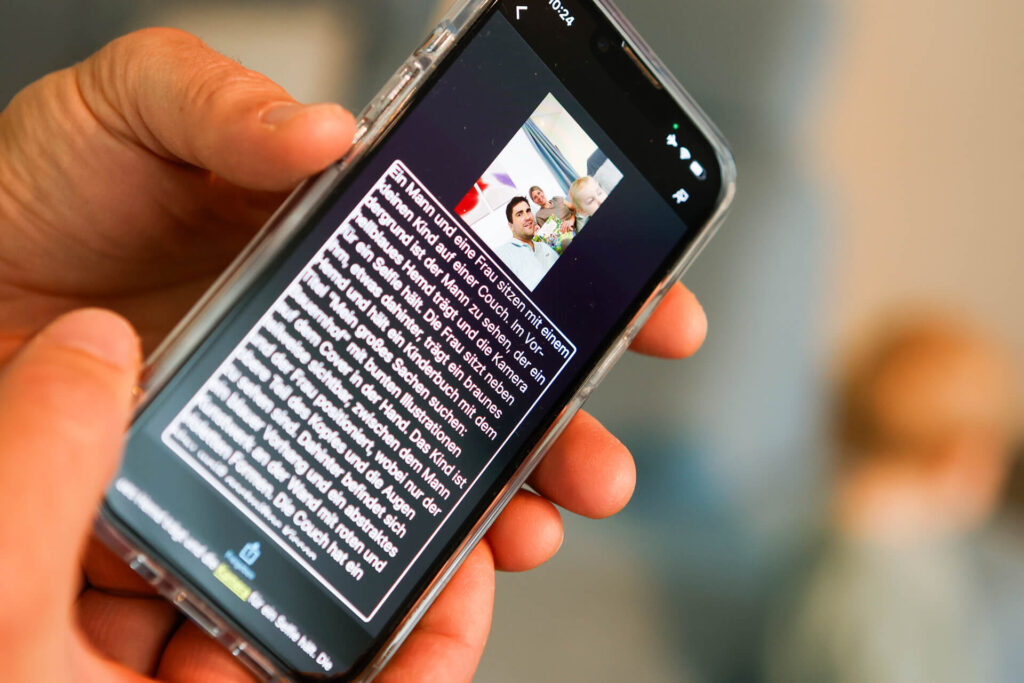 Detailansicht einer App fürs Smartphone, die mittels AI und Kamera die Umgebung erkennt und vorliest.